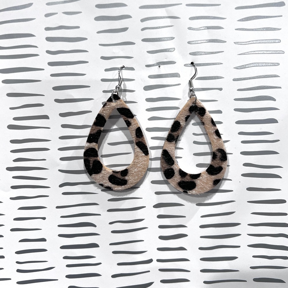 Faux fur pierced dangling earrings